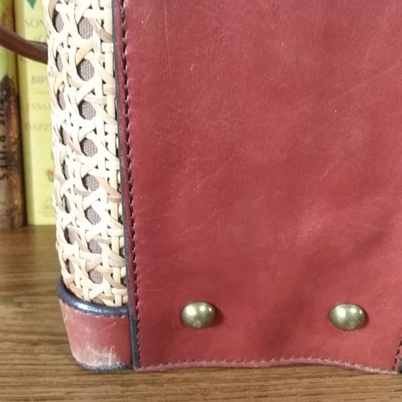 HP!!! 🎉Fossil cane wicker Vintage Reissue bag - Picture 9 of 10